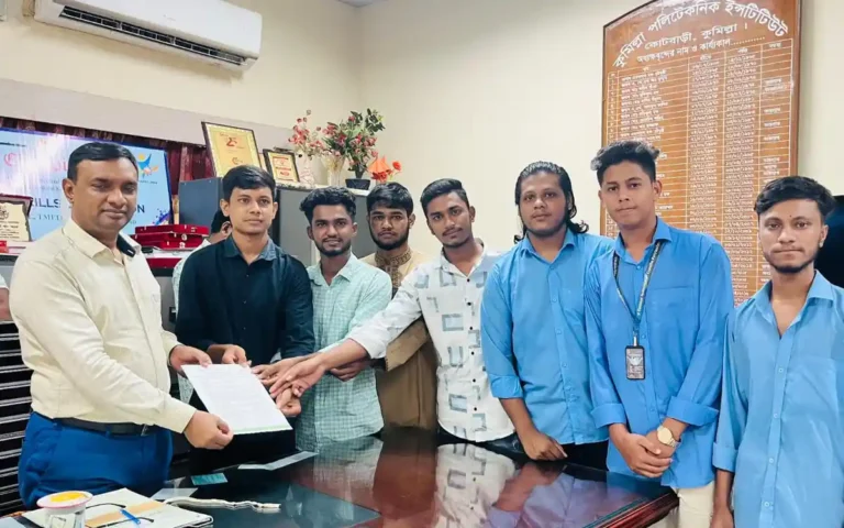 ট্রেডভিত্তিক পদায়নের দাবিতে কুমিল্লায় কারিগরি ছাত্র আন্দোলনের স্মারকলিপি পেশ