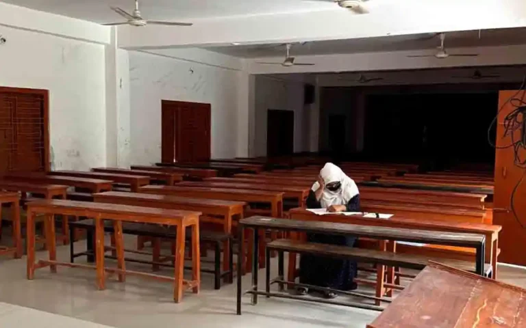 কুমিল্লার চান্দিনায় করোনাক্রান্ত শিক্ষার্থীর পরীক্ষা নেওয়া হলো বিশেষ ব্যবস্থায়