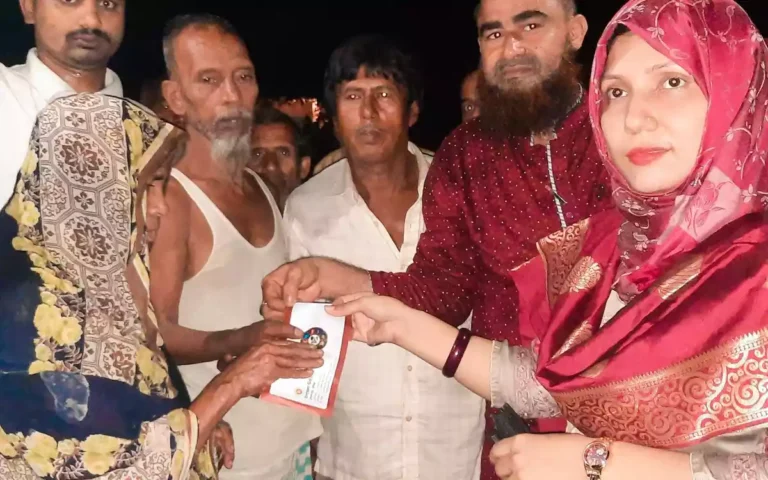 ব্রাহ্মণপাড়ায় অগ্নিকাণ্ডে ক্ষতিগ্রস্ত পরিবারের পাশে দাঁড়ালেন ইউএনও মাহমুদা জাহান