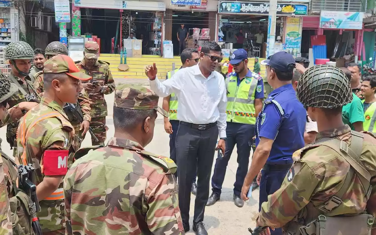 চৌদ্দগ্রামে মহাসড়কে শৃঙ্খলা ফেরাতে উপজেলা প্রশাসনের অভিযান