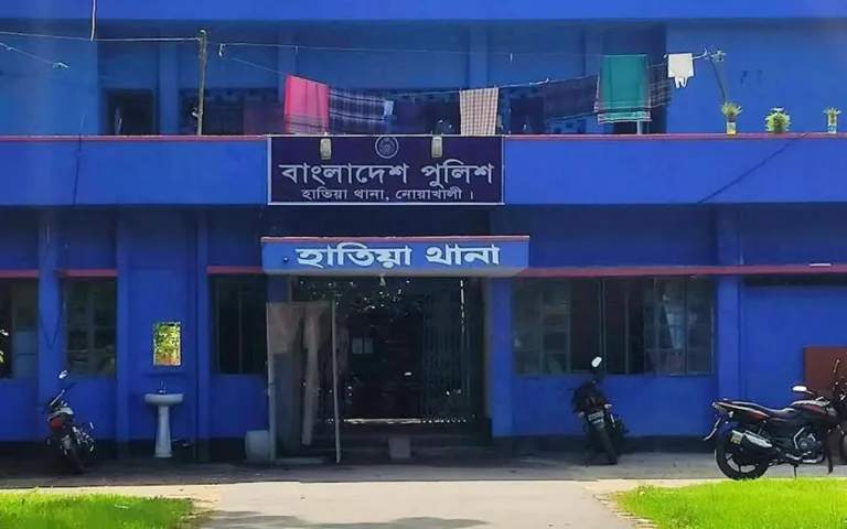 মেঘনায় কোস্টগার্ড সদস্যের মাথা ফাটালো জেলেরা