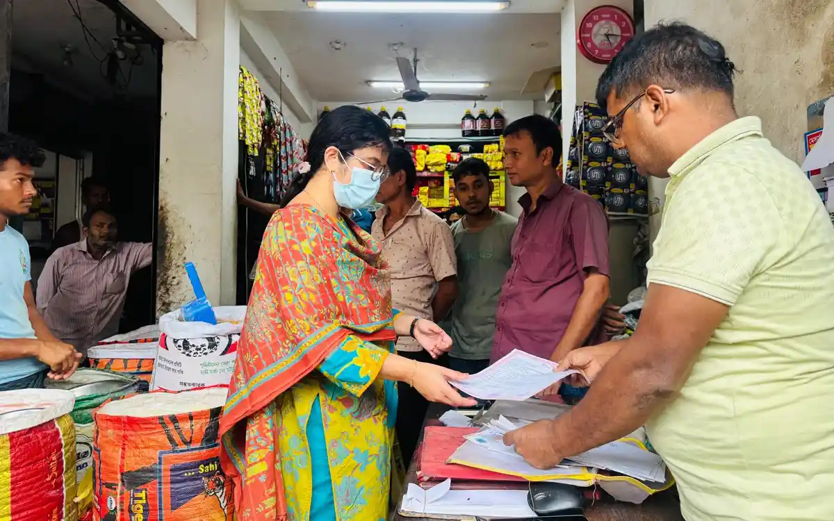 চৌদ্দগ্রামে মোবাইল কোর্টের হানা: ভেজাল ঘি ও নকল তার বিক্রিতে জরিমানা