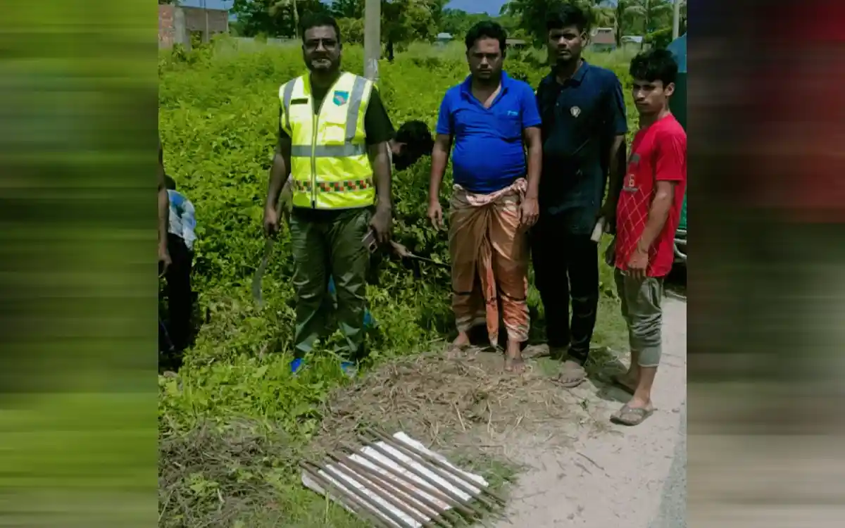 ঢাকা-চট্টগ্রাম মহাসড়কে ঝোপজঙ্গল পরিষ্কার, মিলল ডাকাতির সরঞ্জাম