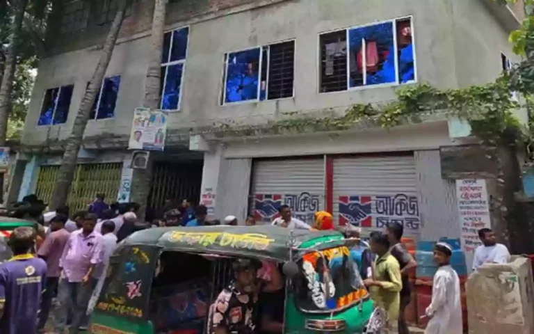 Rising Cumilla - 3 members of the same family, including a woman, were beaten to death in Muradnagar