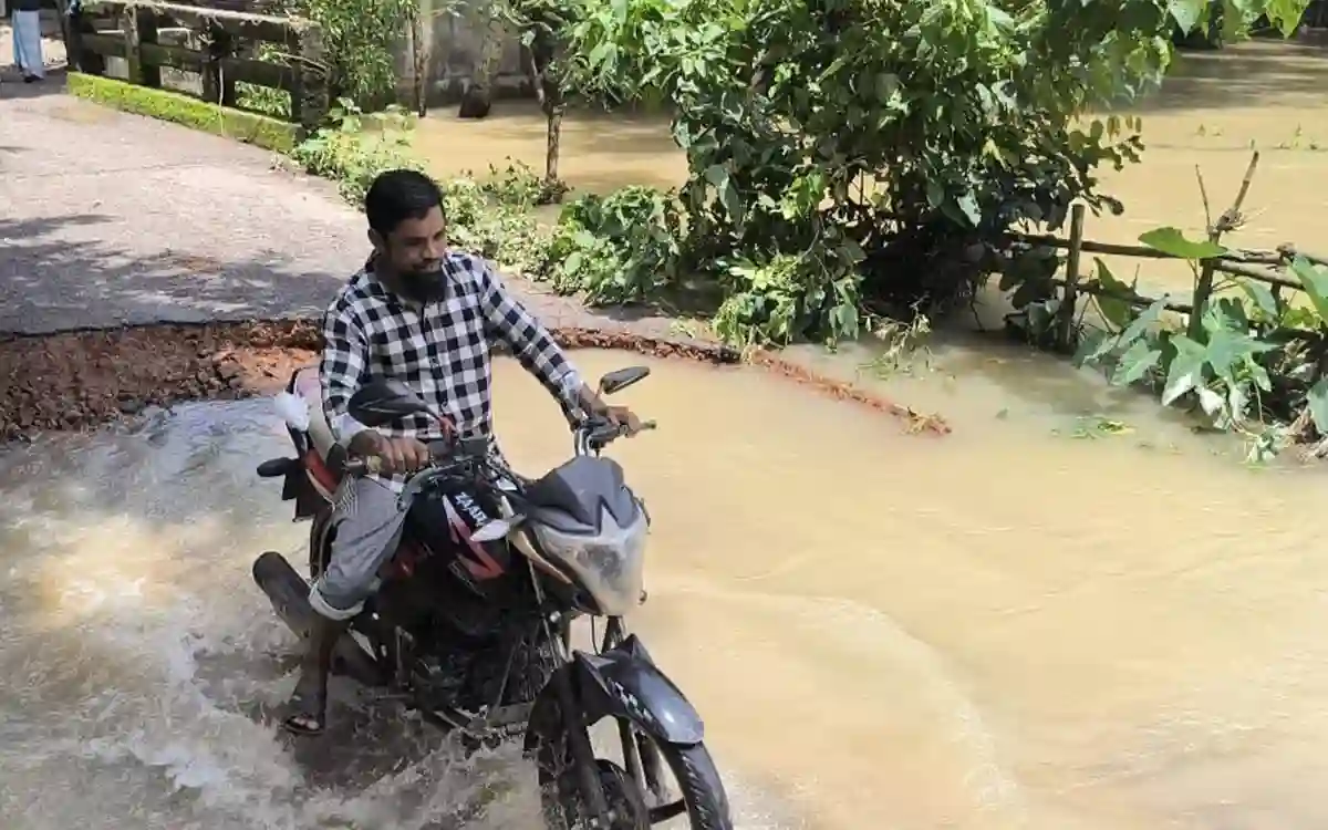 Rising Cumilla -Feni flood situation improves