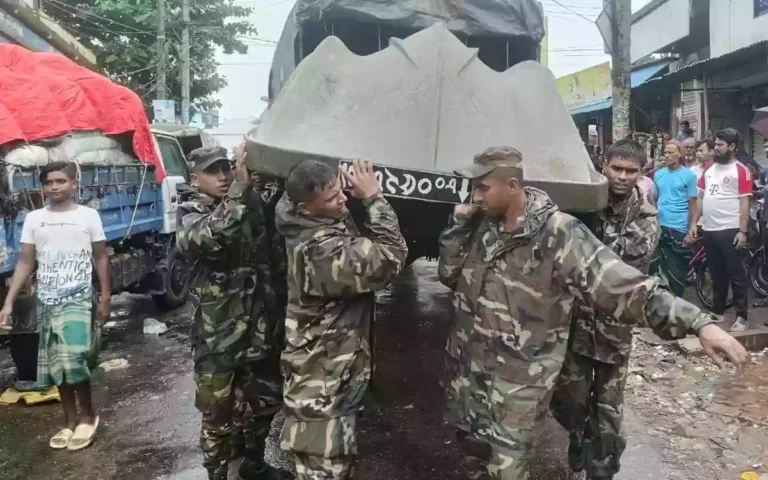 Rising Cumilla - Flood situation worsens in Feni, army ready to deal with it