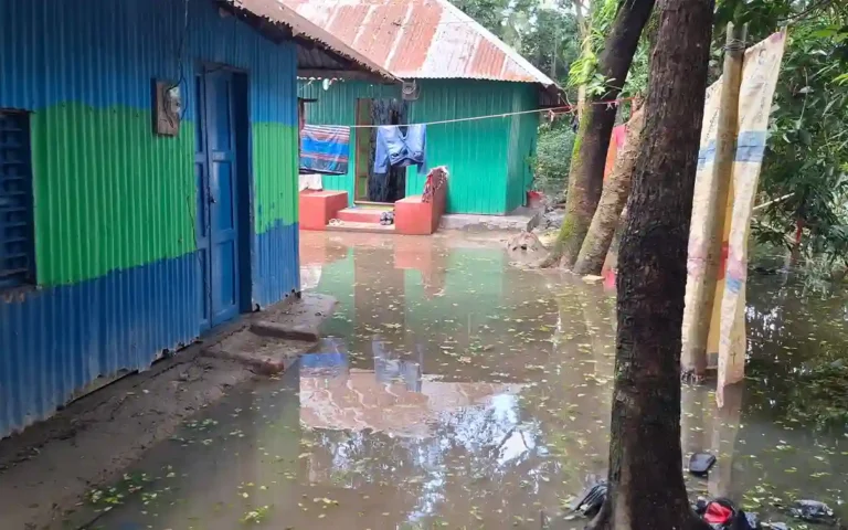 Rising Cumilla -Nearly 200,000 people trapped in water in Noakhali, no end in sight