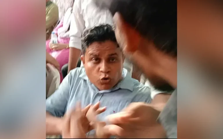 রাষ্ট্রীয় অনুষ্ঠানে দায়িত্বপালনকালে কুবি শিক্ষককে দেখে নেয়ার হুমকি