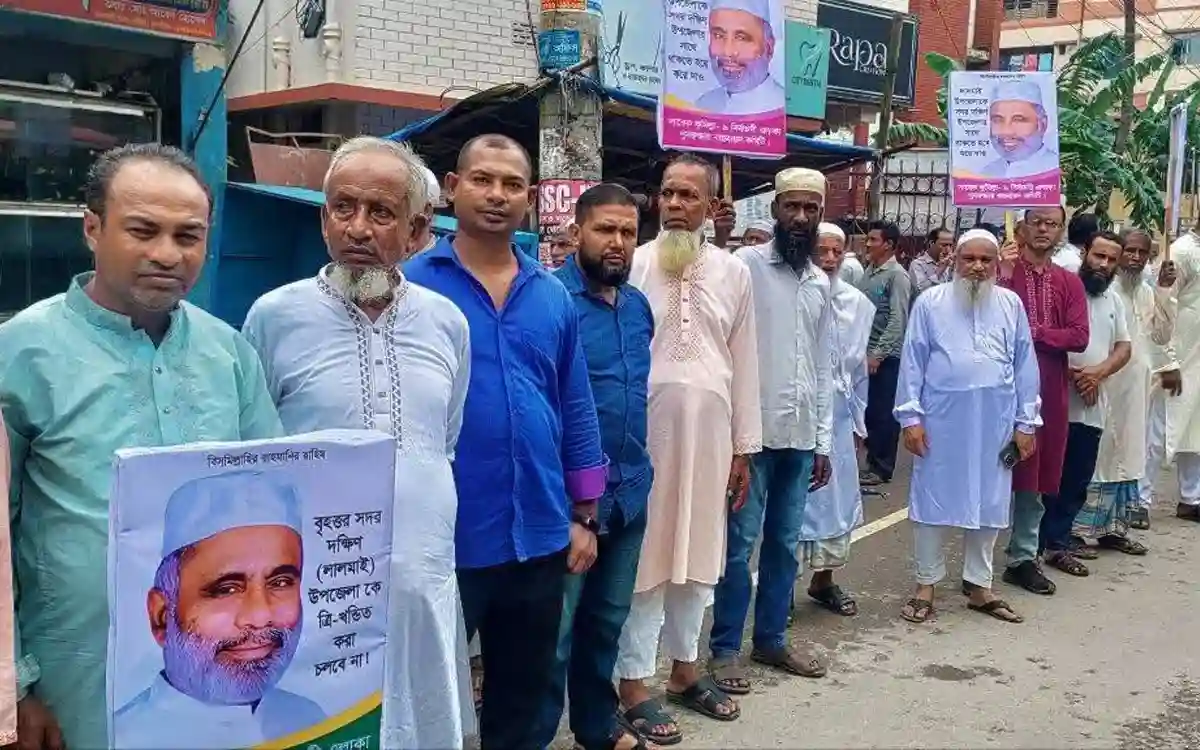 কুমিল্লা-৯ আসন পুনর্বহালের দাবিতে মানববন্ধন ও স্মারকলিপি প্রদান