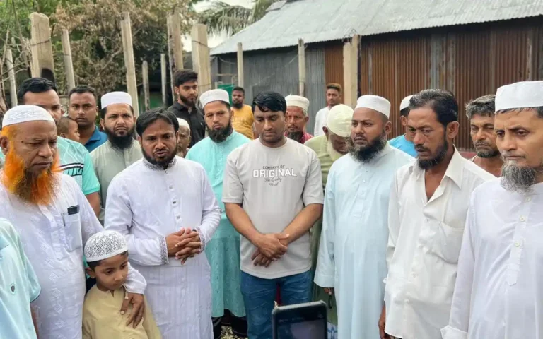 ‎ব্রাহ্মণপাড়ায় অগ্নিকাণ্ডে ক্ষতিগ্রস্ত পরিবারের পাশে জামায়াত প্রার্থী ড. মোবারক হোসাইন