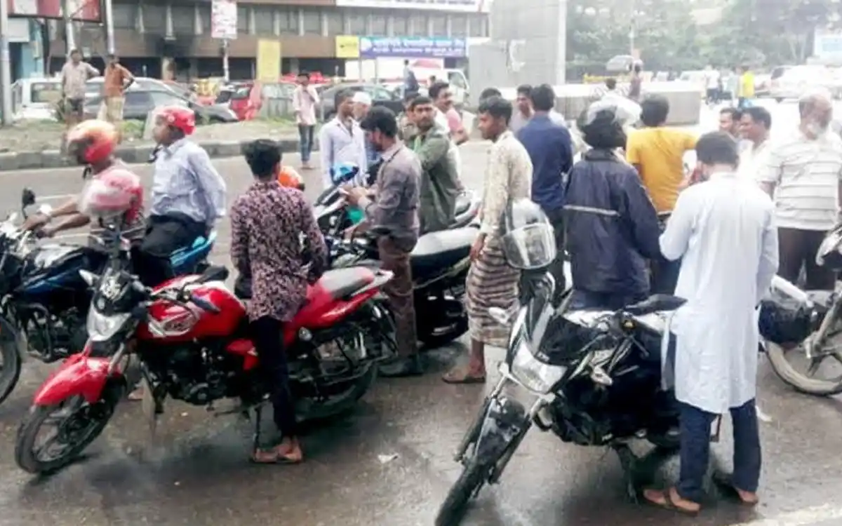 অফলাইন রাইড: নিরাপত্তাহীন যাত্রা ও আইনি ঝুঁকি ভরপুর