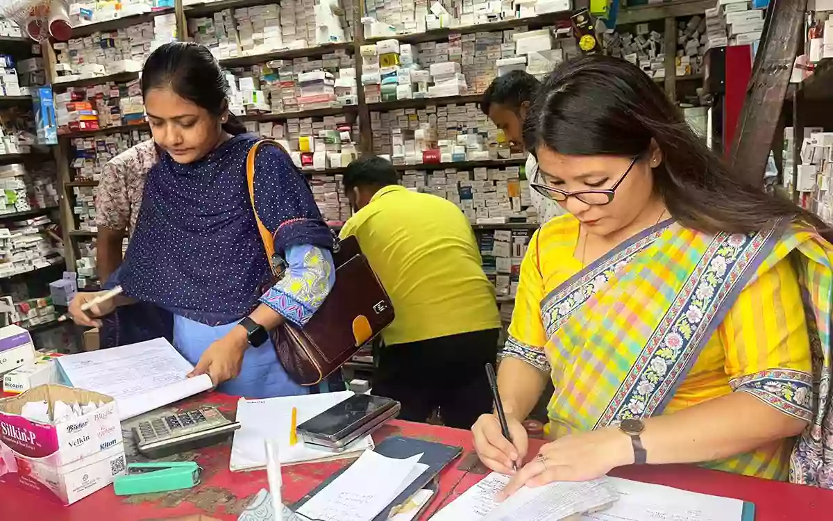 5 pharmacies fined Tk 95,000 in Lalmai, Comilla