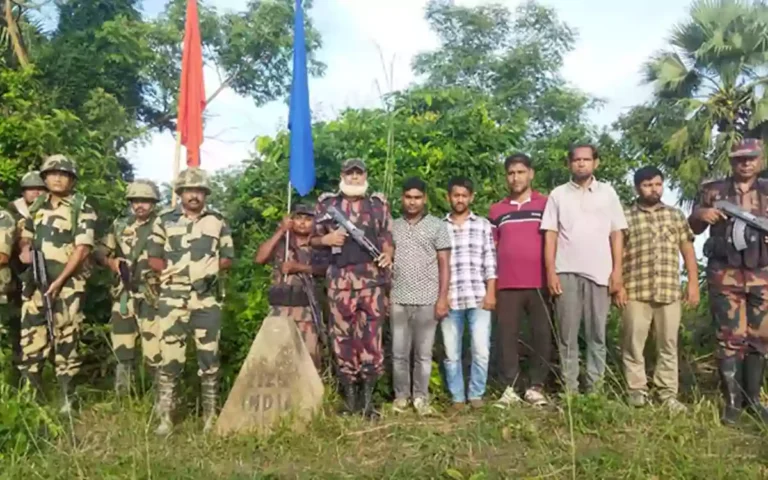 BSF hands over 5 Bangladeshi nationals to BGB in Comilla