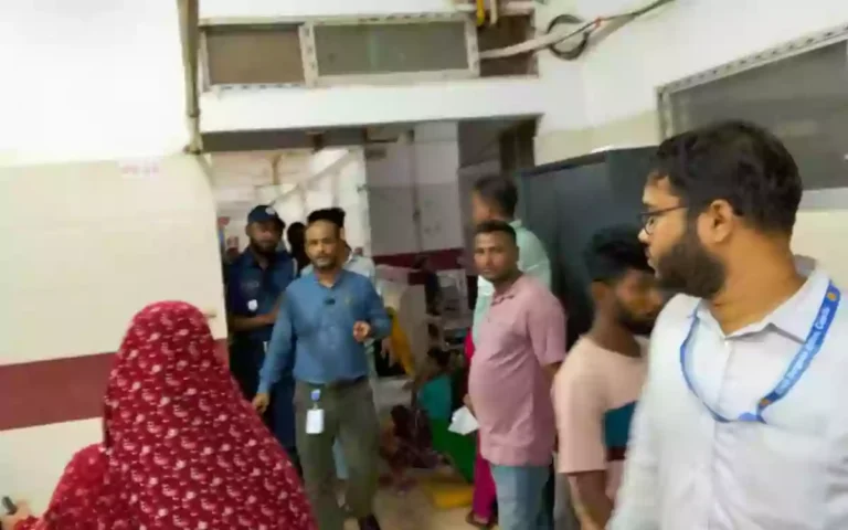 কুমিল্লা মেডিকেল কলেজের বিভিন্ন ওয়ার্ডে দালালদের কারাদণ্ড