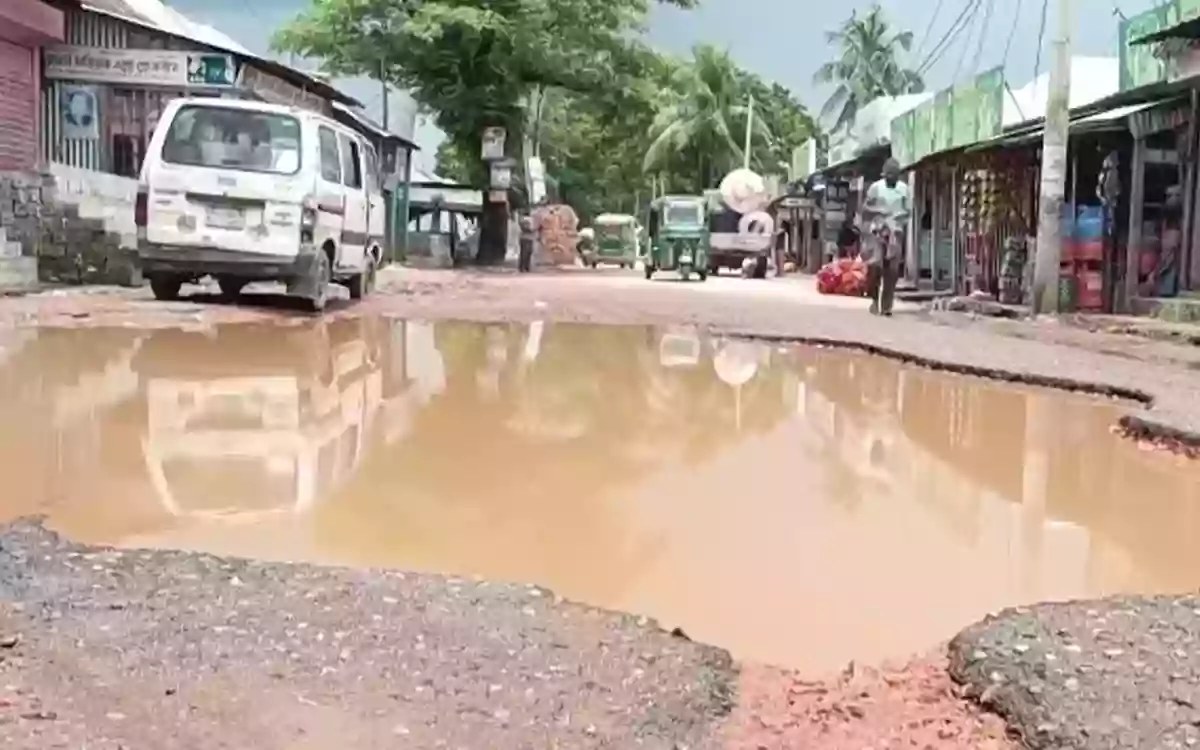 Rising Cumilla - Chandina's Madhaiya-Nawabpur road in poor condition-Public suffering at its peak