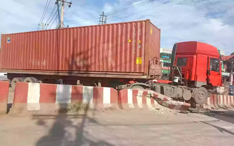 Covered van crashes into road divider in Comilla Cantonment