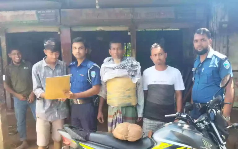 Rising Cumilla - Father and son arrested with 4 kg of marijuana while smuggling marijuana to a body shop in Brahmanpara