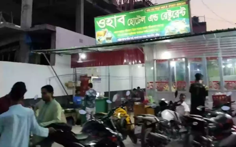 Labor inspector blocked at restaurant in Comilla, video goes viral