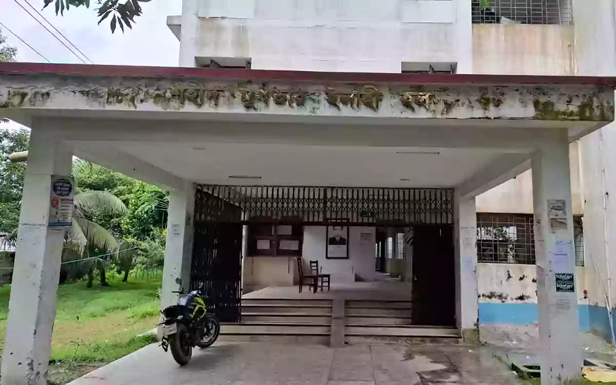 বেগম রোকেয়া বিশ্ববিদ্যালয়ে প্রভোস্ট ছাড়া হল, এবার খাবারে মিলল পোকা