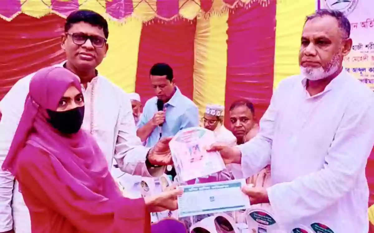 Reception for meritorious students organized by Rashid-Rashida Foundation in Nabinagar