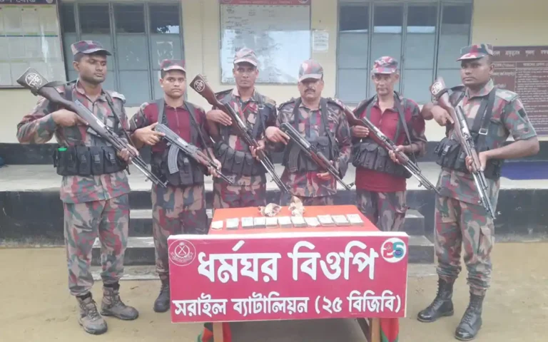 সরাইল ব্যাটালিয়ন (২৫ বিজিবি'র) টহলদলের হাতে হুন্ডির কয়েক লাখ টাকা আটক