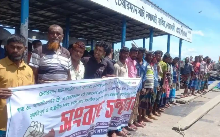 হাতিয়ার ঘাটে শ্রমিকদের কাজে প্রতিবন্ধকতা সৃষ্টির অভিযোগ