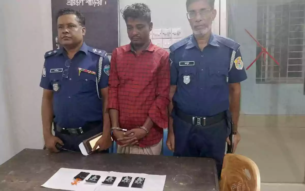 সরাইলে ৯৪৫ পিস ইয়াবাসহ মাদক ব্যবসায়ী গ্রেফতার