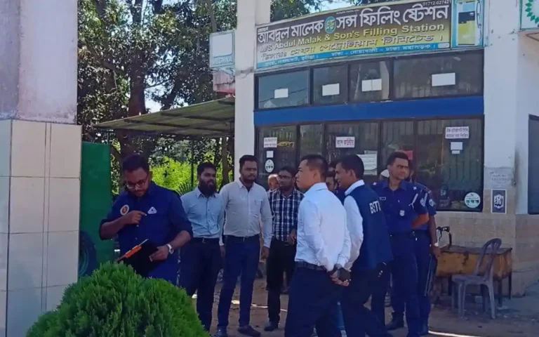 নাঙ্গলকোটে মোবাইল কোর্ট অভিযানে ৩০ হাজার টাকা জরিমানা