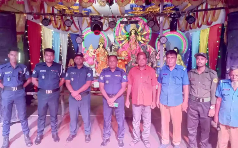 ‎ব্রাহ্মণপাড়ায় দূর্গাপূজায় পুলিশের ব্যাপক নিরাপত্তা ব্যবস্থা