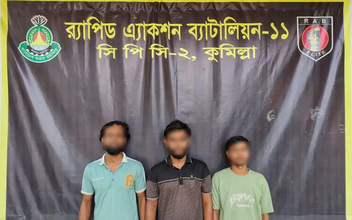 বুড়িচংয়ে চোর সন্দেহে যুবককে কুকুর দিয়ে নির্যাতন, র্যাবের হাতে ৩ জন গ্রেফতার