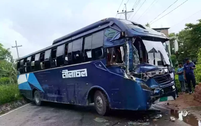 Rising Cumilla - 2 killed in bus crash on Comilla-Noakhali regional highway