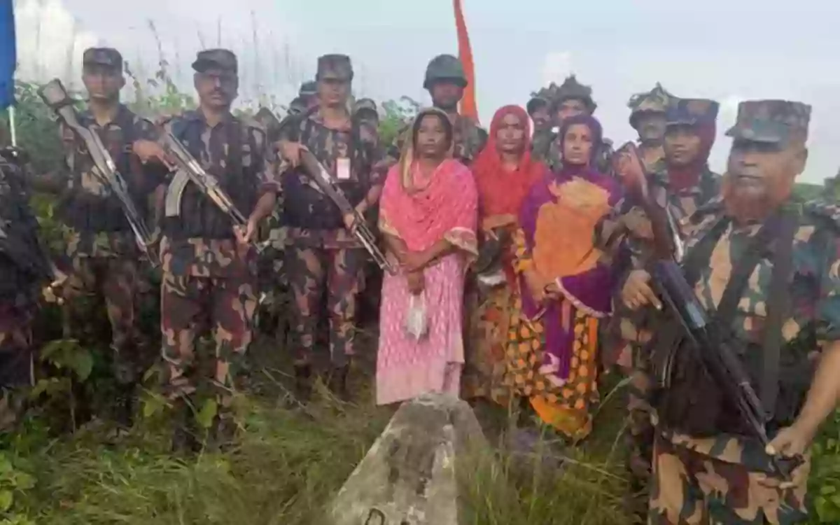 Rising Cumilla - BSF returns 3 women through flag meeting at Comilla border