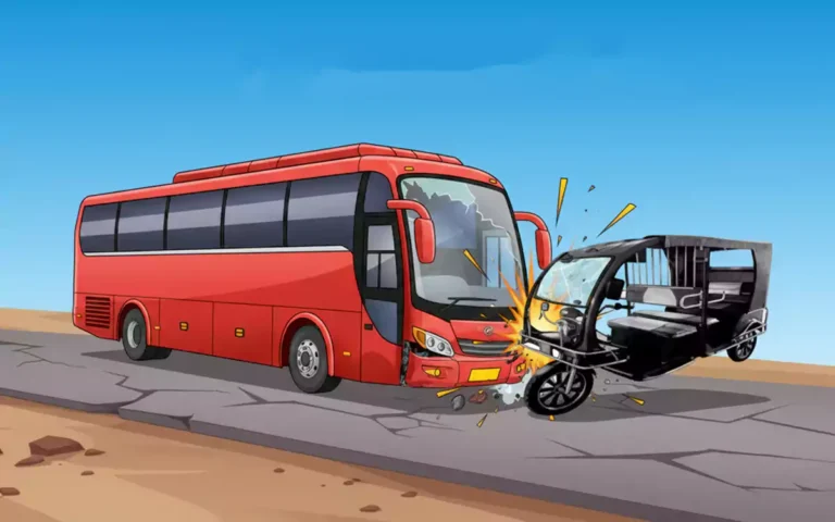 বাস-অটোরিকশার সংঘর্ষ