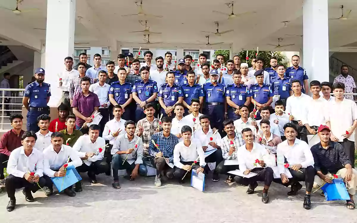 Rising Cumilla - Candidates overwhelmed with emotion as they bid for a police job in Cumilla for 120 taka