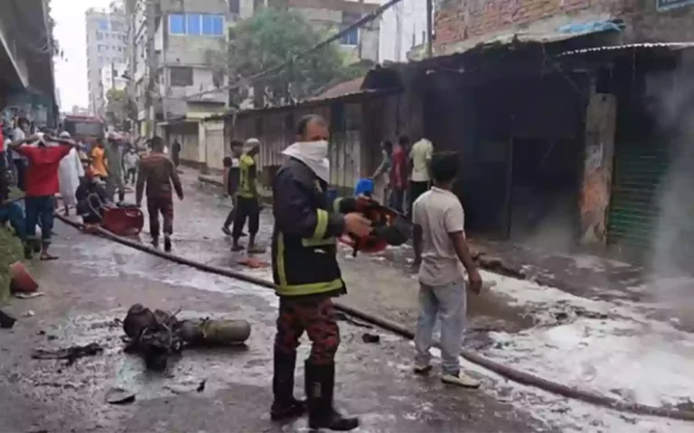 Rising Cumilla - Fire at chemical godown in Tongi, 7 units working under control