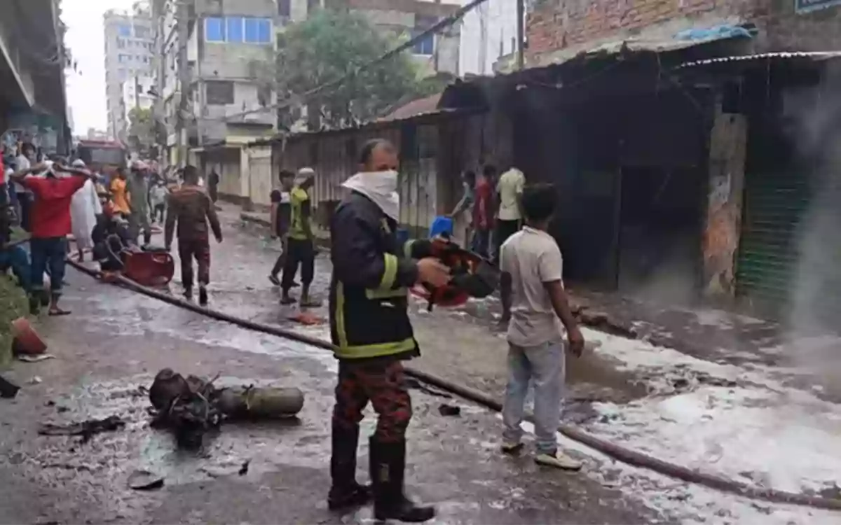 Rising Cumilla - Fire at chemical godown in Tongi, 7 units working under control