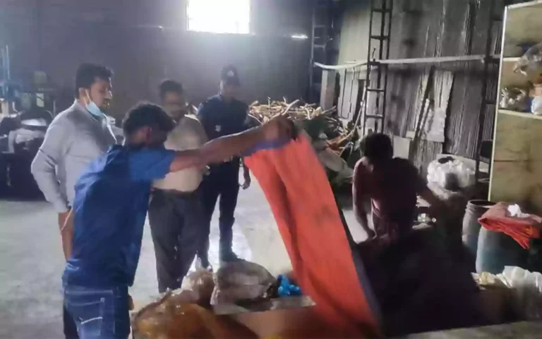 Rising Cumilla - Food production in unsanitary conditions in Laksam, Fined Tk 1 lakh