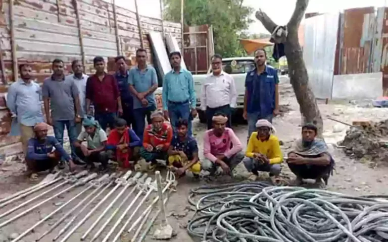 Rising Cumilla - Illegal gas connection disconnected in Daudkandi, Comilla, 8 workers arrested