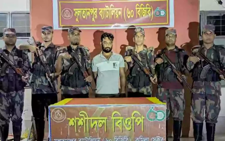 Rising Cumilla - Indian youth arrested by BGB for illegally entering Comilla's Brahmanpara border