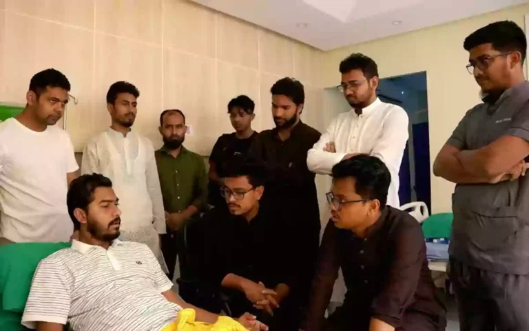 Sadiq Kayem visits former VP Noor in hospital