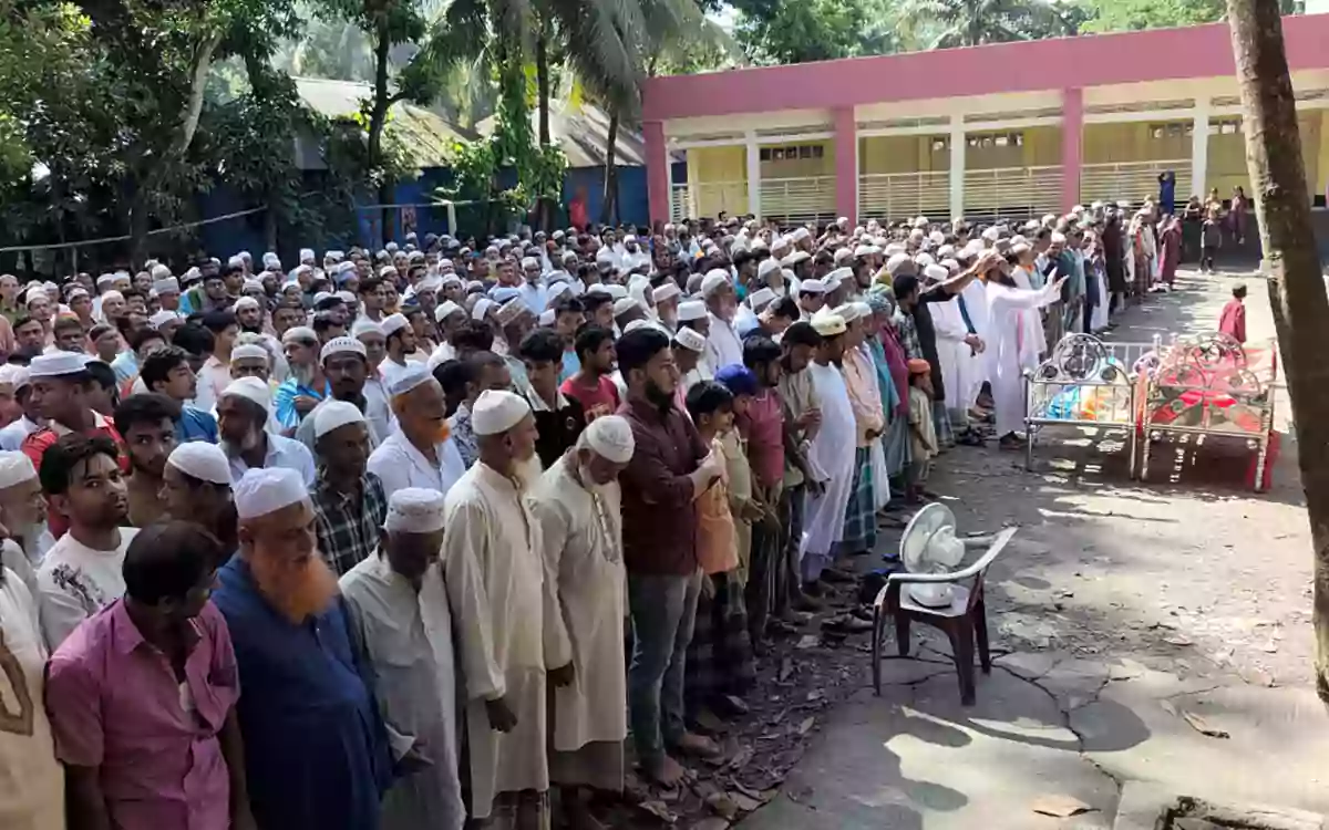 Wife dies 12 minutes after husband's death, buried side by side