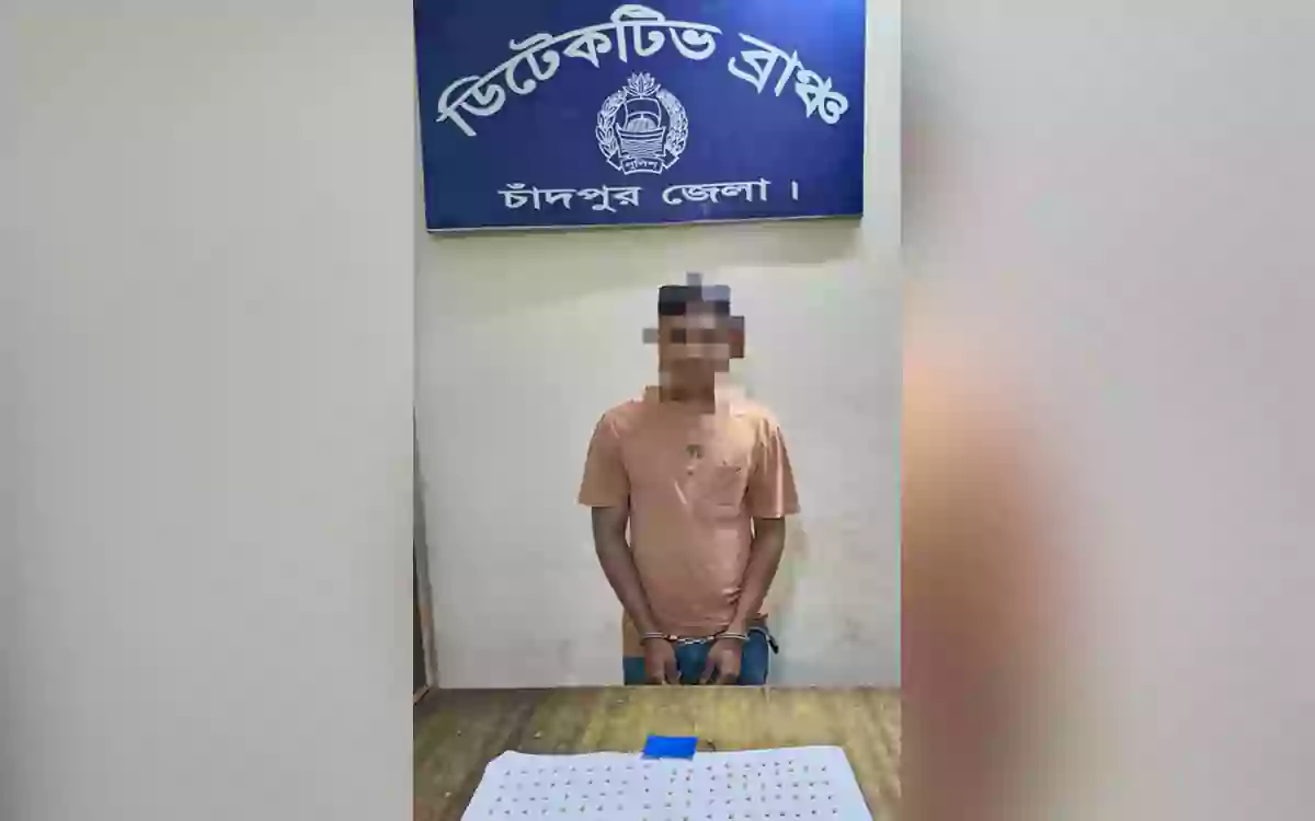 Rising Cumilla - Youth arrested with Yaba in DB police raid in Chandpur