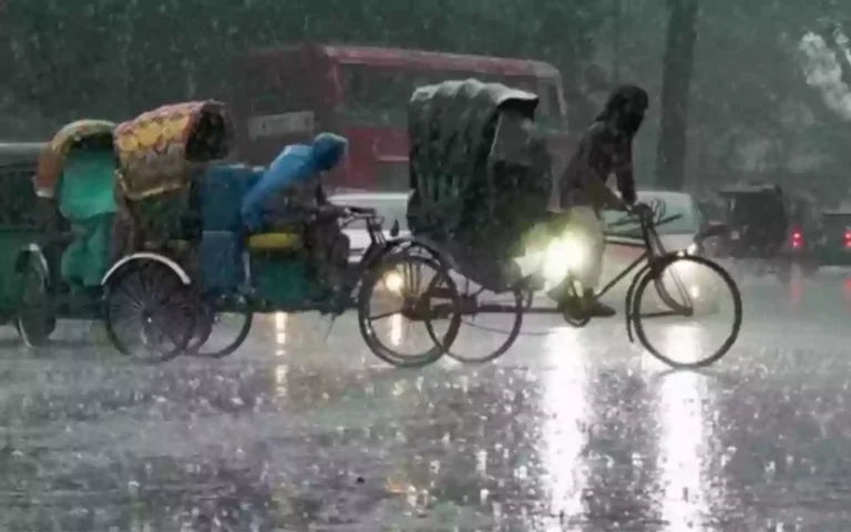 ধেয়ে আসছে শক্তিশালী বৃষ্টিবলয়, ভারী বর্ষণের পূর্বাভাস