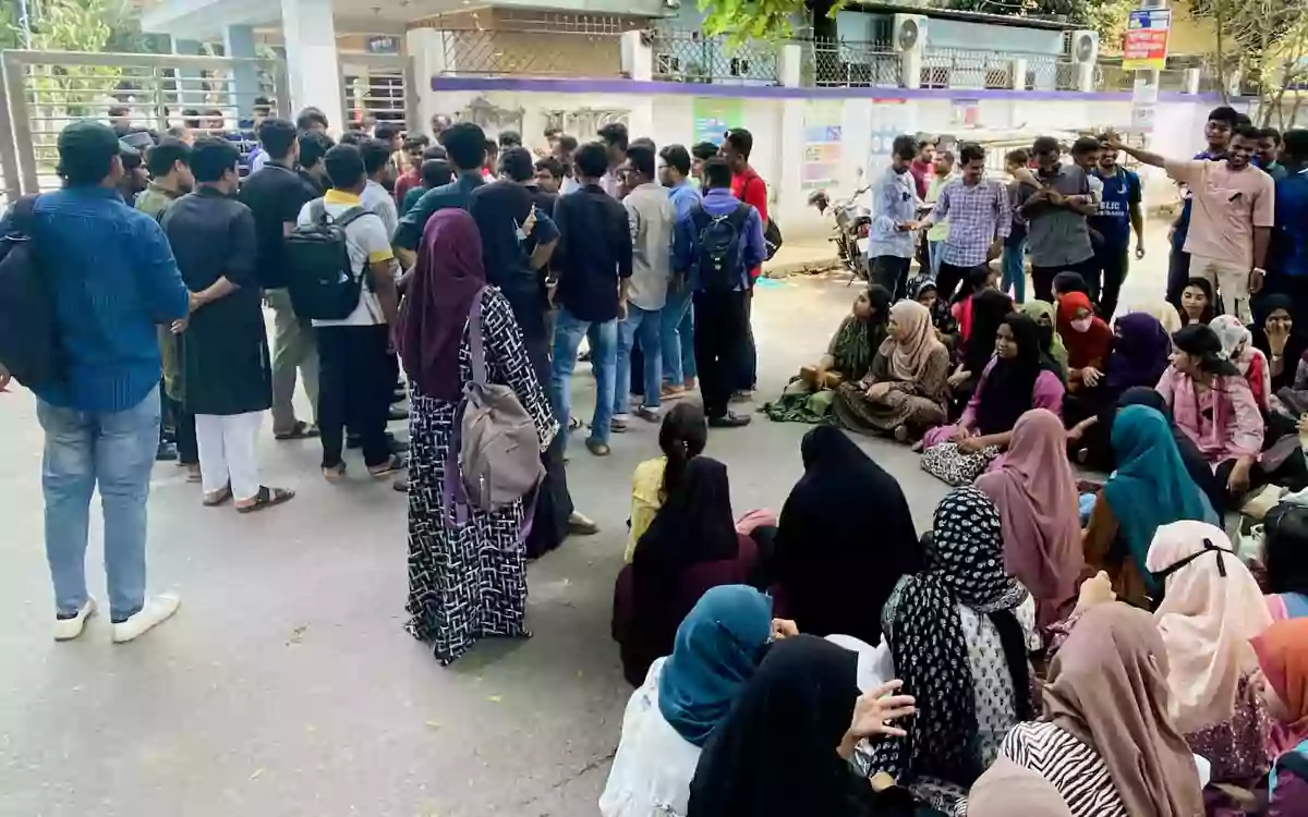 Rising Cumilla - Mother-daughter murder in Comilla- Cumilla students protest by blocking roads demanding justice