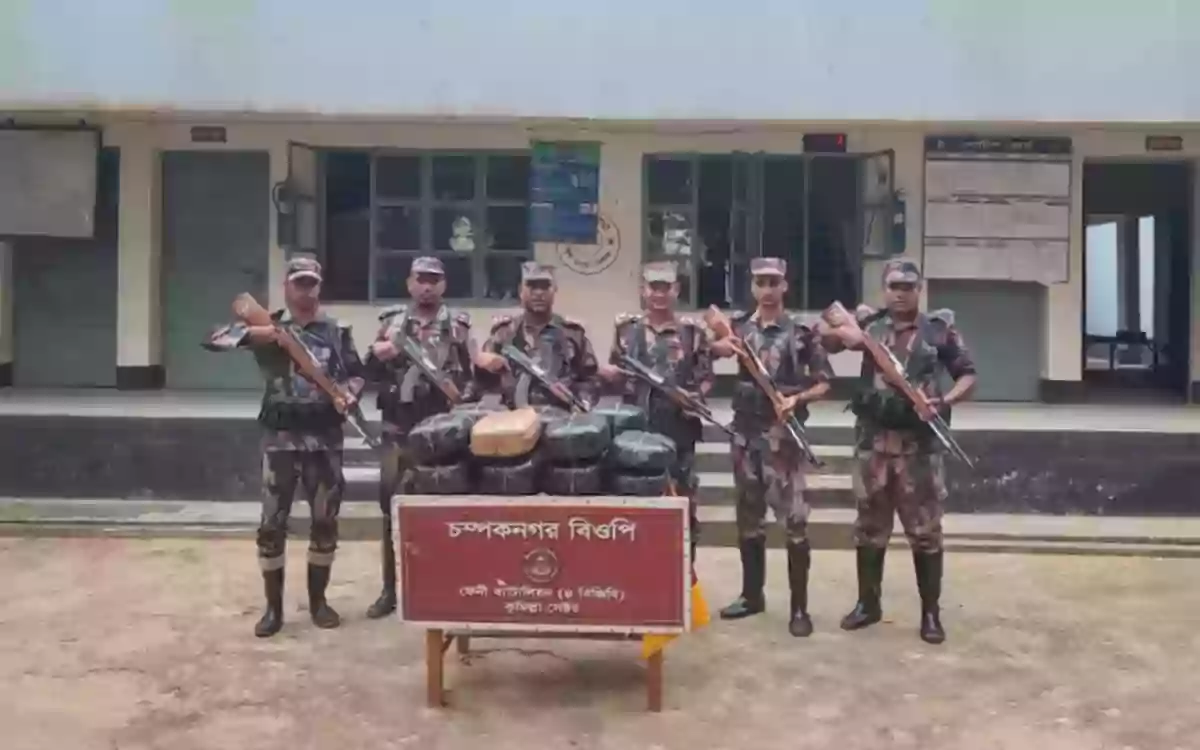 Rising Cumilla - BGB seizes huge quantity of Indian marijuana and liquor at Feni border
