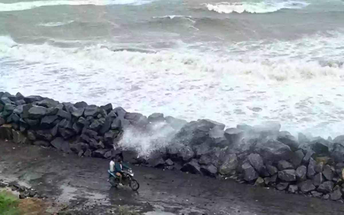 Rising Cumilla - Cyclone 'Montha' wreaks havoc- India's coast hit, rains may increase in Bangladesh