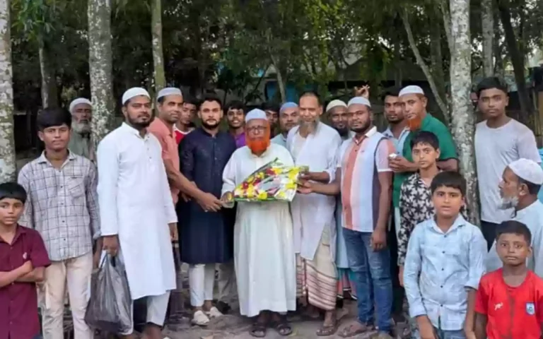 Rising Cumilla - Expatriates send imam who has been in charge of Brahmanbaria's Sarail for 31 years to perform Umrah