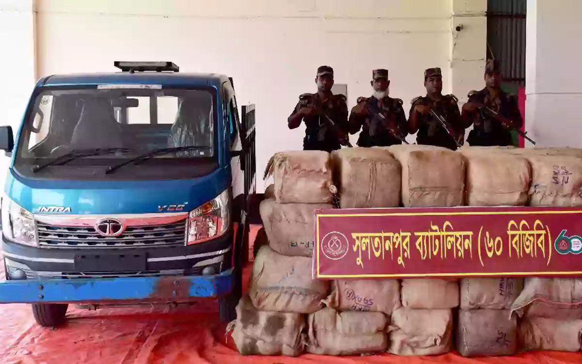 Rising Cumilla - Indian sarees worth nearly Tk 3 crore seized from Brahmanpara border in Comilla