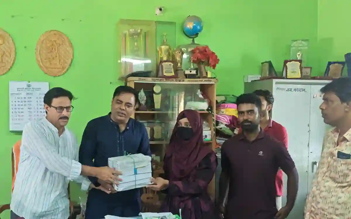 Rising Cumilla -Meritorious students in Sarail, Brahmanbaria received new books from SN Tarun Dey