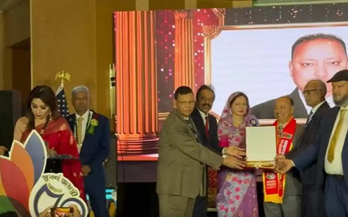 ‎নিউইয়র্কে বিশিষ্ট শিক্ষানুরাগী মোশাররফ হোসেন খান চৌধুরীকে সম্মাননা প্রদান